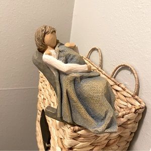 Willow Tree figurine.  The quilt. New